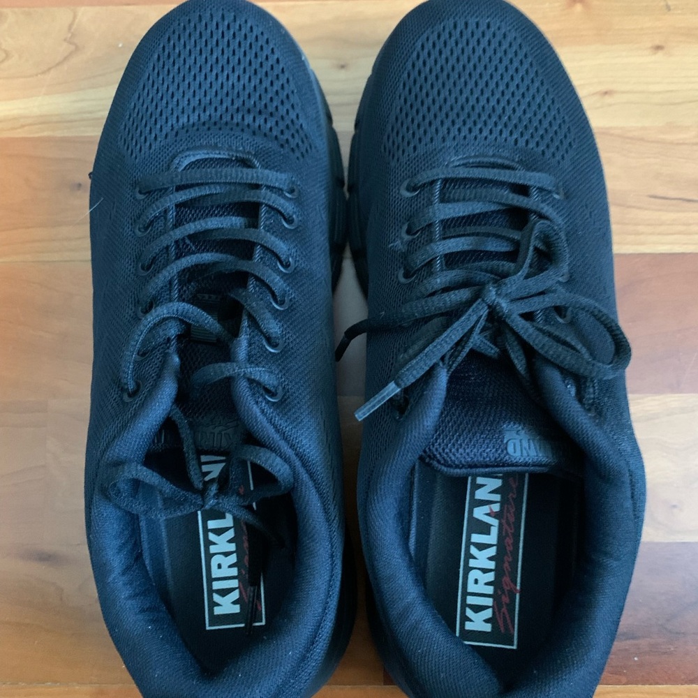 Kirkland Signature Men's Comfort Walker sneakers, size 10